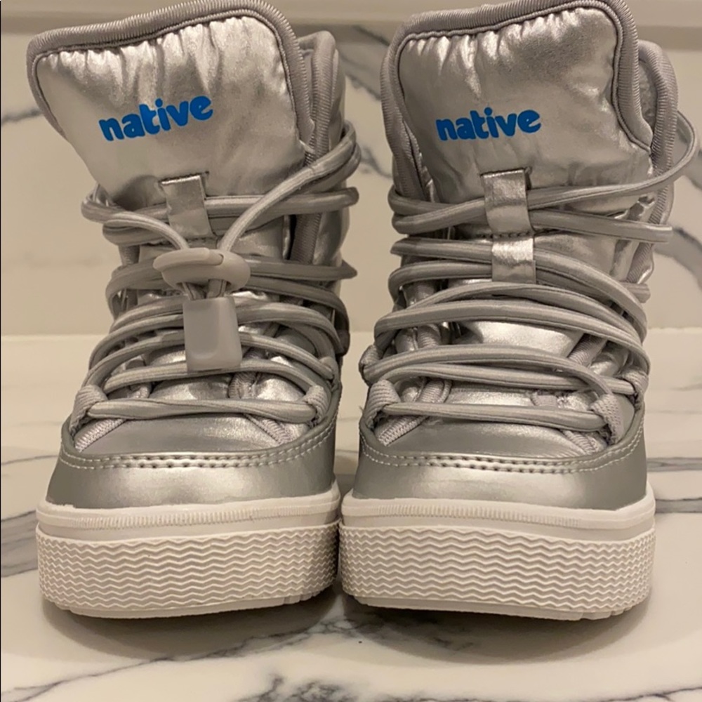 Native Snow Boots: Silver Metallic, size US C6